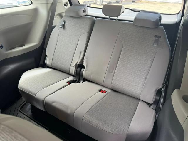 2023 Toyota Sienna LE