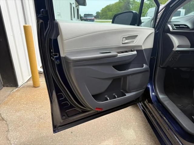 2023 Toyota Sienna LE