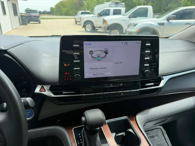 2023 Toyota Sienna LE