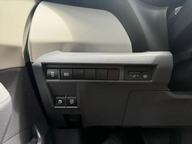 2023 Toyota Sienna LE