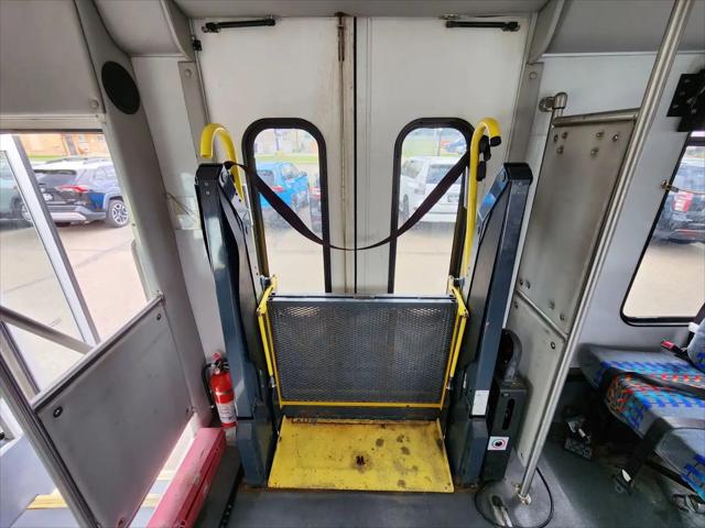 2008 Ford E-450 Cutaway E-450