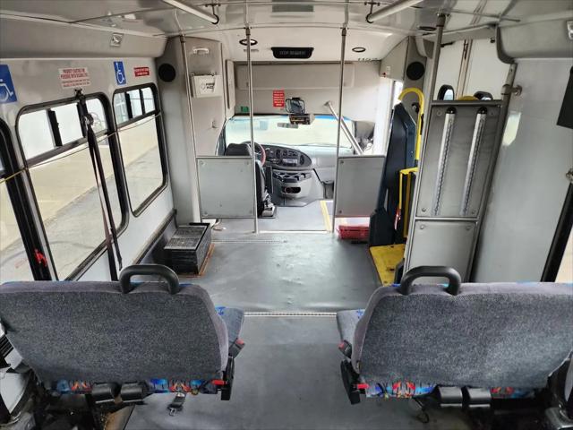 2008 Ford E-450 Cutaway E-450