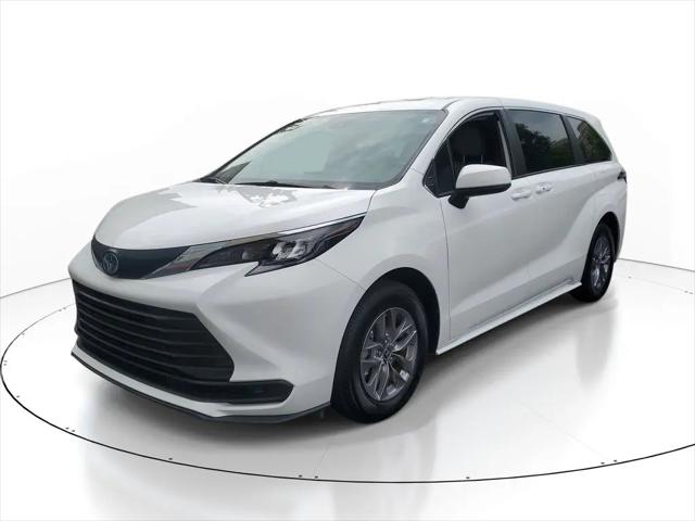 2025 Toyota Sienna LE