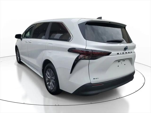 2025 Toyota Sienna LE