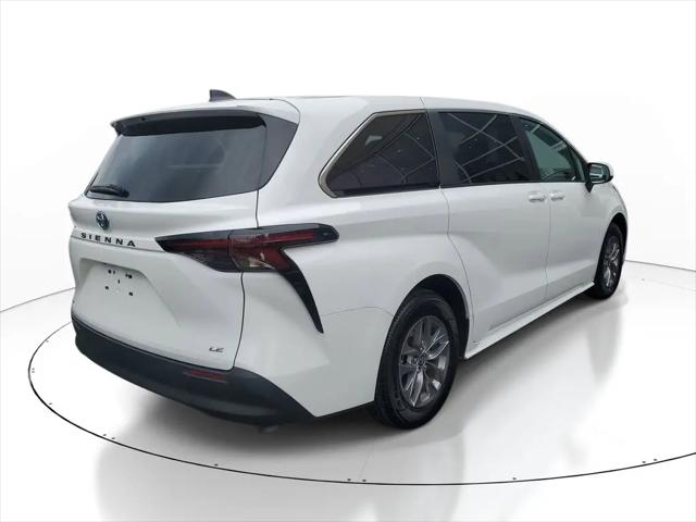 2025 Toyota Sienna LE