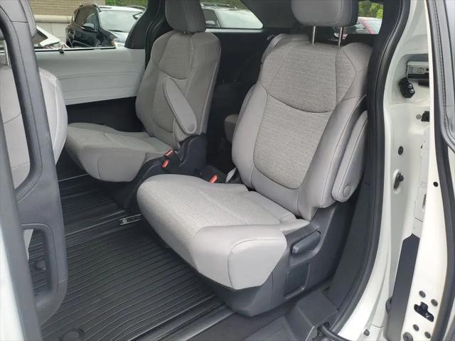 2025 Toyota Sienna LE