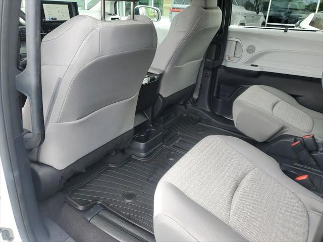 2025 Toyota Sienna LE