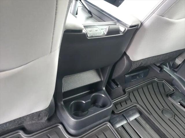2025 Toyota Sienna LE
