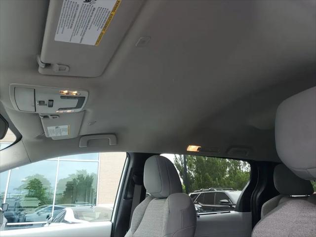 2025 Toyota Sienna LE