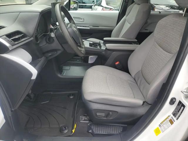 2025 Toyota Sienna LE
