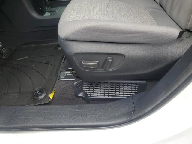 2025 Toyota Sienna LE
