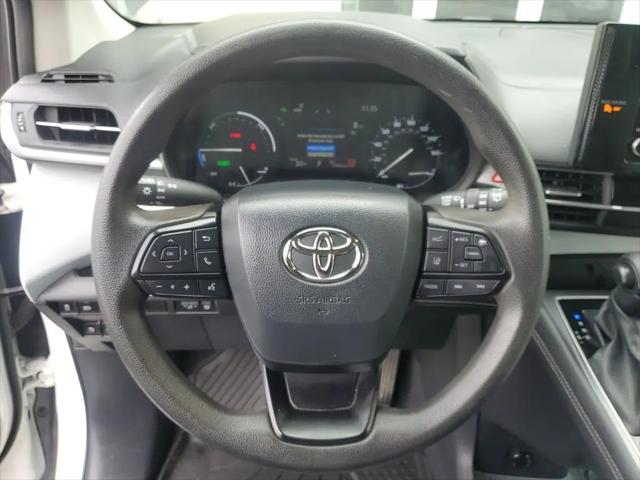 2025 Toyota Sienna LE