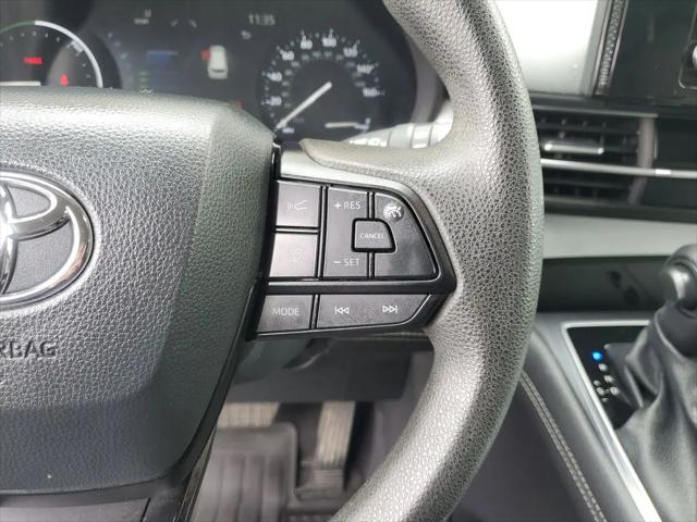2025 Toyota Sienna LE