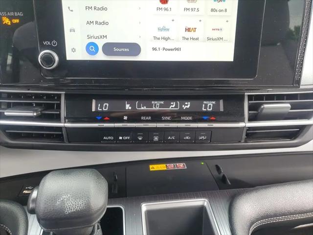 2025 Toyota Sienna LE