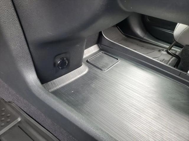 2025 Toyota Sienna LE