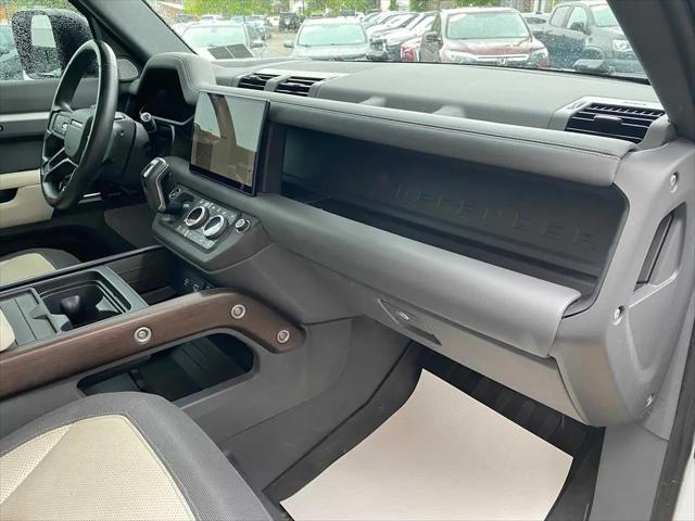 2023 Land Rover Defender 130 X-Dynamic SE