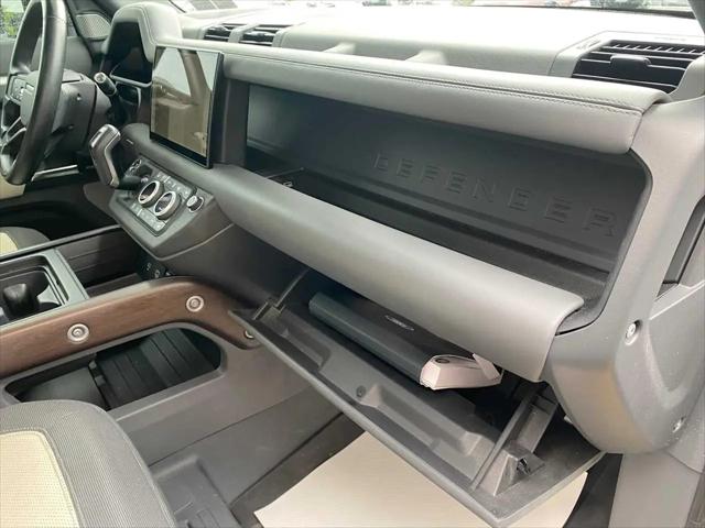 2023 Land Rover Defender 130 X-Dynamic SE
