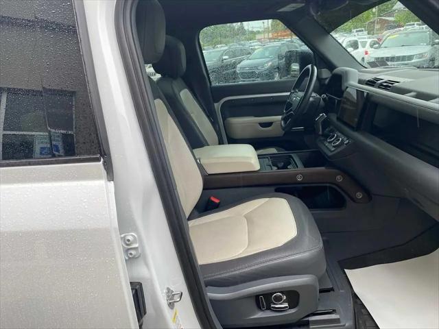 2023 Land Rover Defender 130 X-Dynamic SE