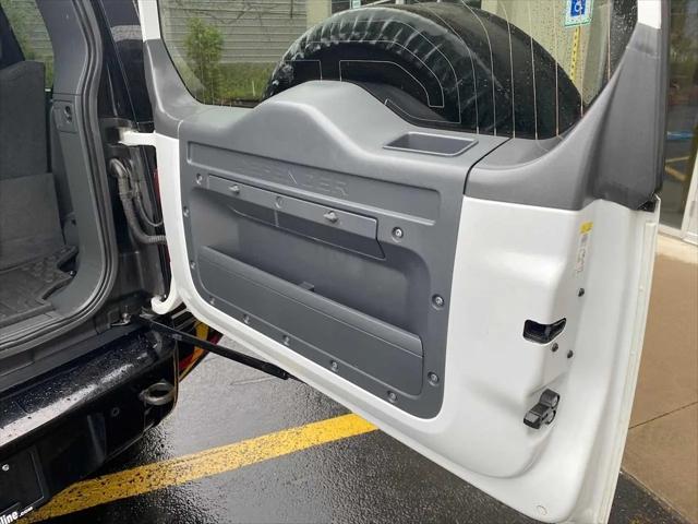 2023 Land Rover Defender 130 X-Dynamic SE