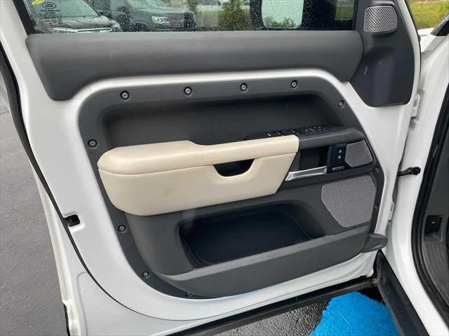 2023 Land Rover Defender 130 X-Dynamic SE