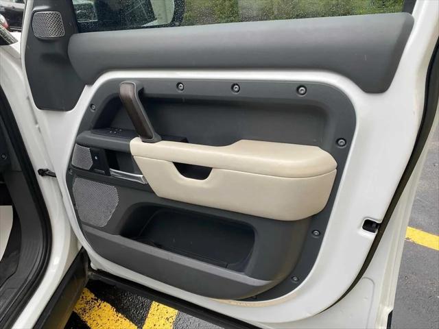 2023 Land Rover Defender 130 X-Dynamic SE