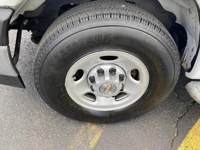 2024 Chevrolet Express Cargo Van RWD 2500 Regular Wheelbase WT