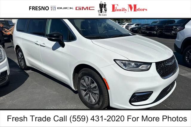 2024 Chrysler Pacifica Hybrid Select