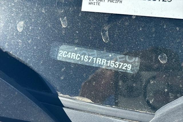2024 Chrysler Pacifica Hybrid Select