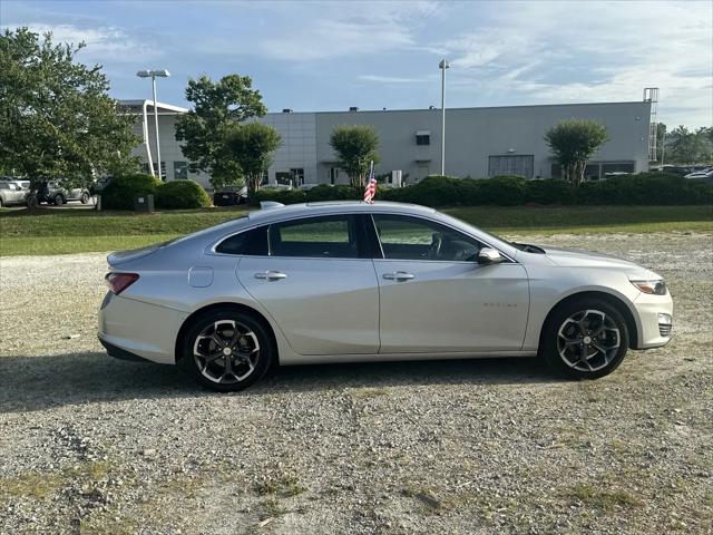 2022 Chevrolet Malibu FWD LT