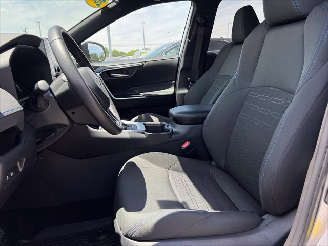 2025 Toyota RAV4 Hybrid SE