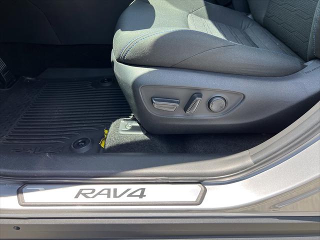 2025 Toyota RAV4 Hybrid SE