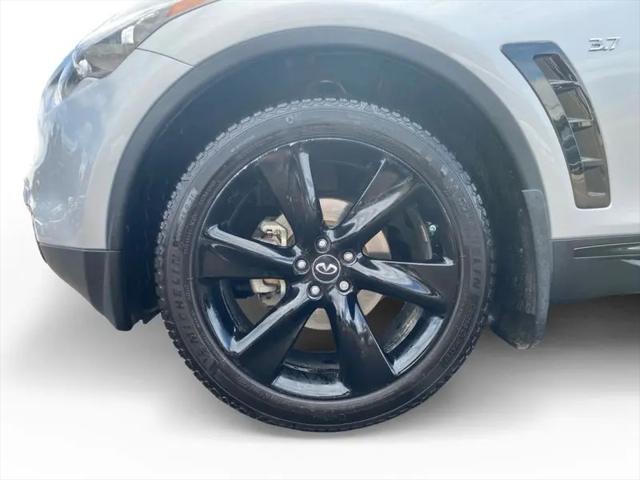 2015 INFINITI QX70 Standard