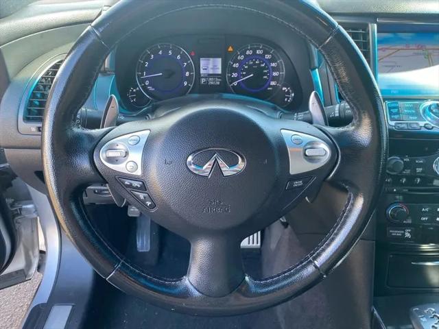 2015 INFINITI QX70 Standard