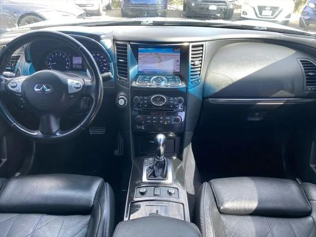 2015 INFINITI QX70 Standard