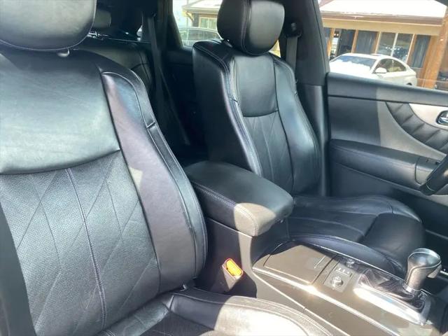 2015 INFINITI QX70 Standard