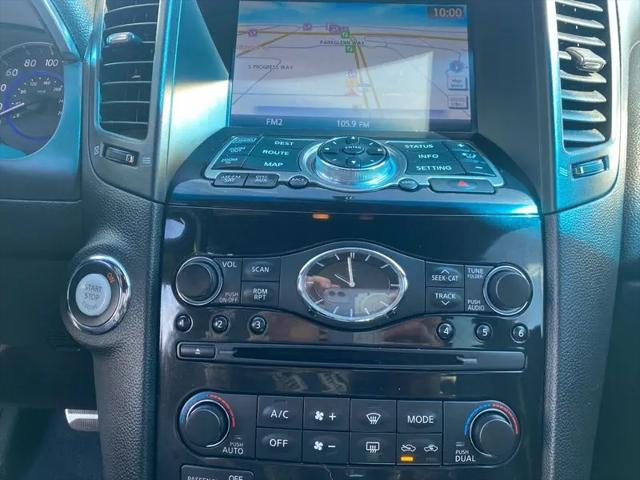 2015 INFINITI QX70 Standard