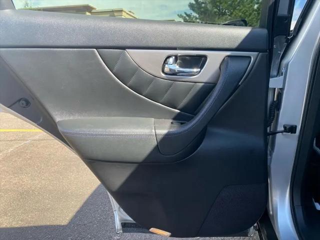 2015 INFINITI QX70 Standard