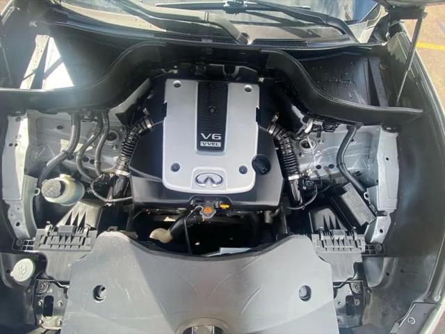 2015 INFINITI QX70 Standard