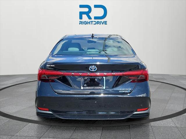 2022 Toyota Avalon Limited Hybrid