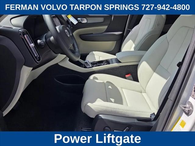 2026 Volvo XC40 Ultra, B5 AWD Gas (mild hybrid), Dark