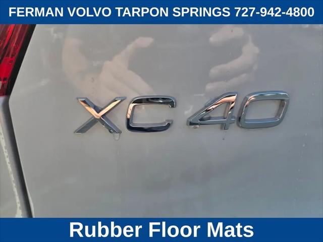 2026 Volvo XC40 Ultra, B5 AWD Gas (mild hybrid), Dark