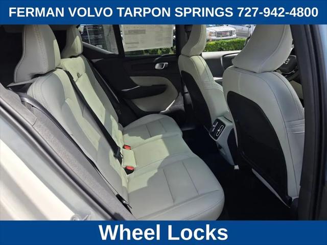 2026 Volvo XC40 Ultra, B5 AWD Gas (mild hybrid), Dark