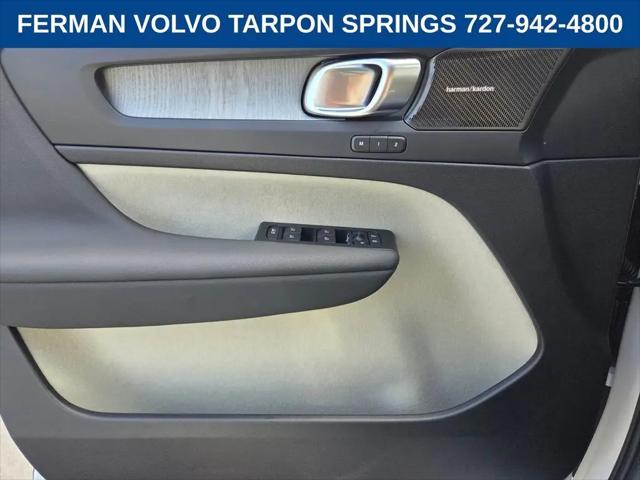 2026 Volvo XC40 Ultra, B5 AWD Gas (mild hybrid), Dark