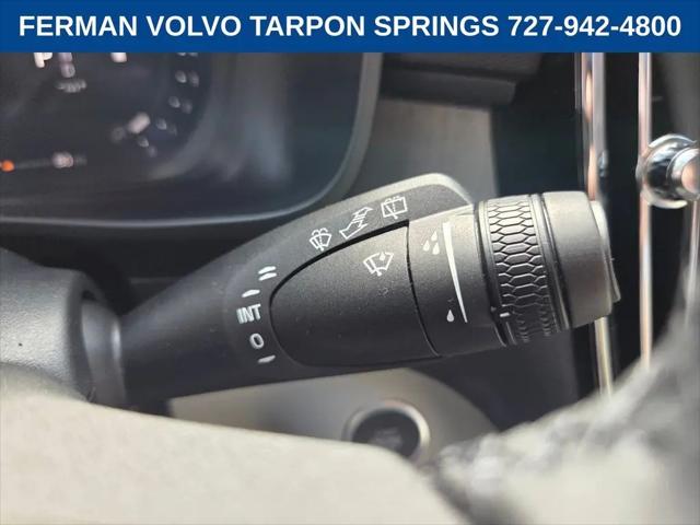2026 Volvo XC40 Ultra, B5 AWD Gas (mild hybrid), Dark