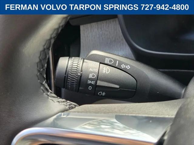 2026 Volvo XC40 Ultra, B5 AWD Gas (mild hybrid), Dark