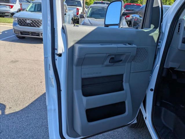 2027 Ford E-Series Cutaway E-450