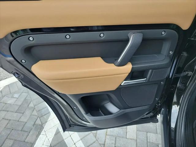 2025 Land Rover Defender 110 P525 V8