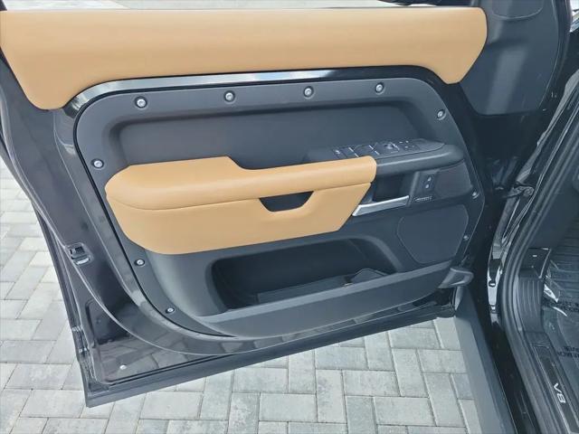 2025 Land Rover Defender 110 P525 V8