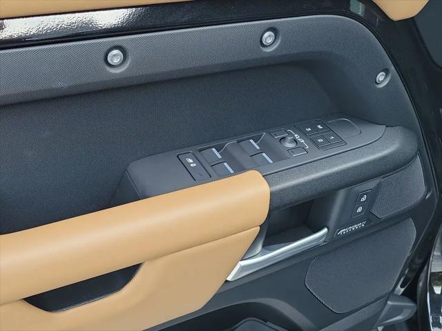 2025 Land Rover Defender 110 P525 V8