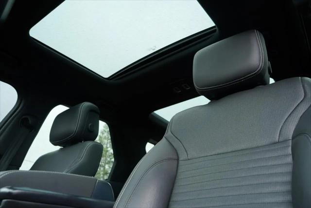 2023 Land Rover Discovery P300 S R-Dynamic